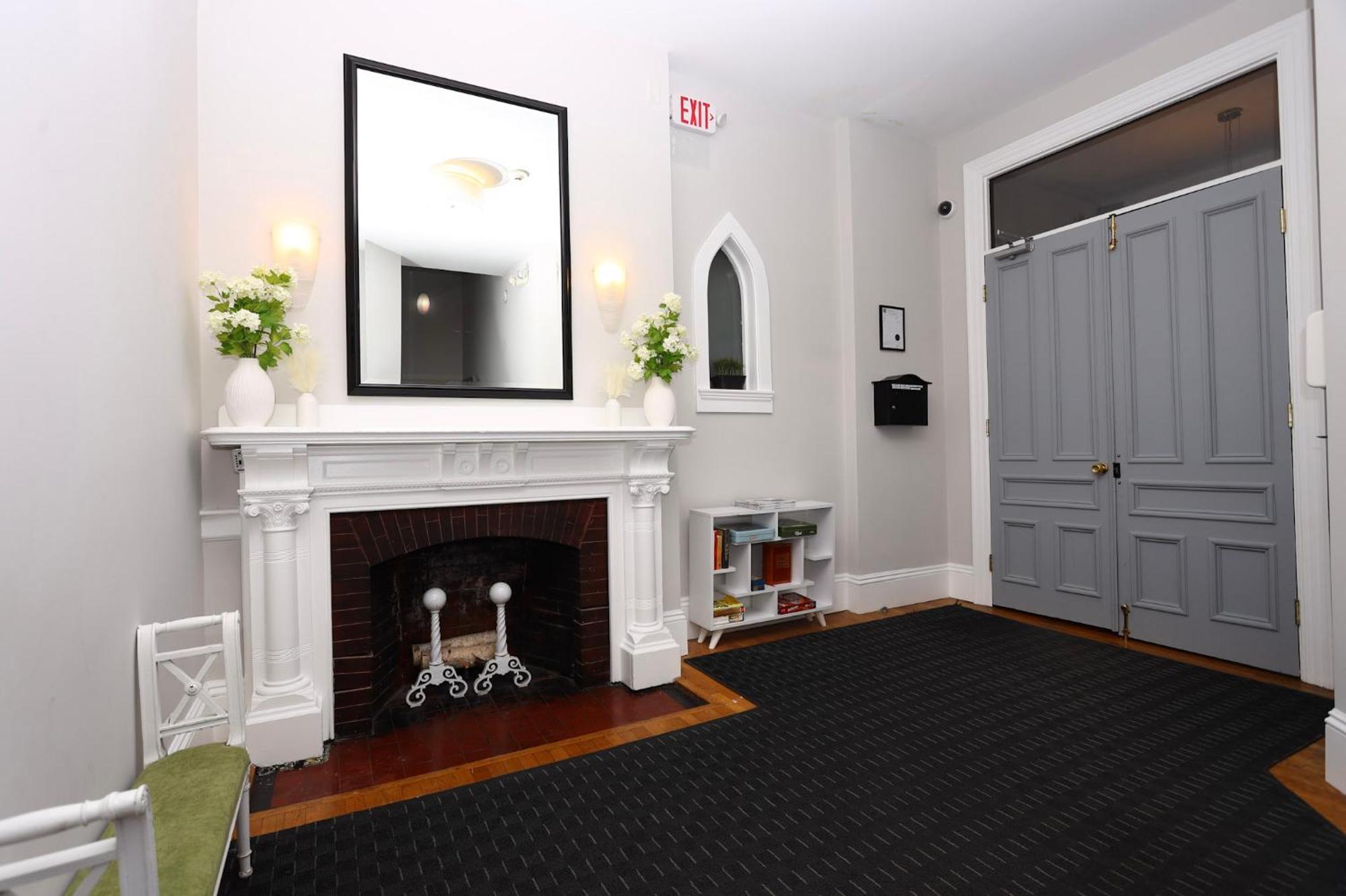 Stylish Studio On Newbury St, This Is Boston! #12 Екстериор снимка